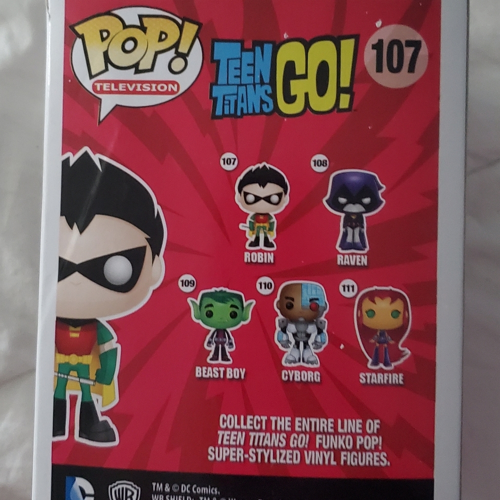 Funko Pop Robin - Picture 2 of 5